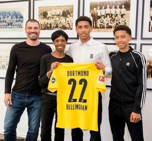 出席活动的 出席活动的