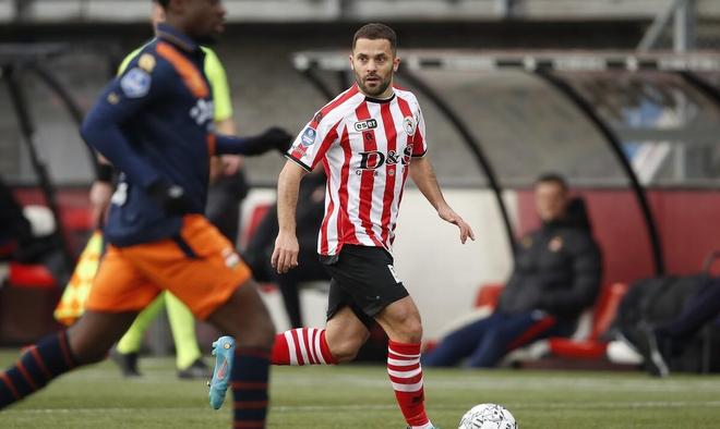 欢呼声一浪 欢呼声一浪