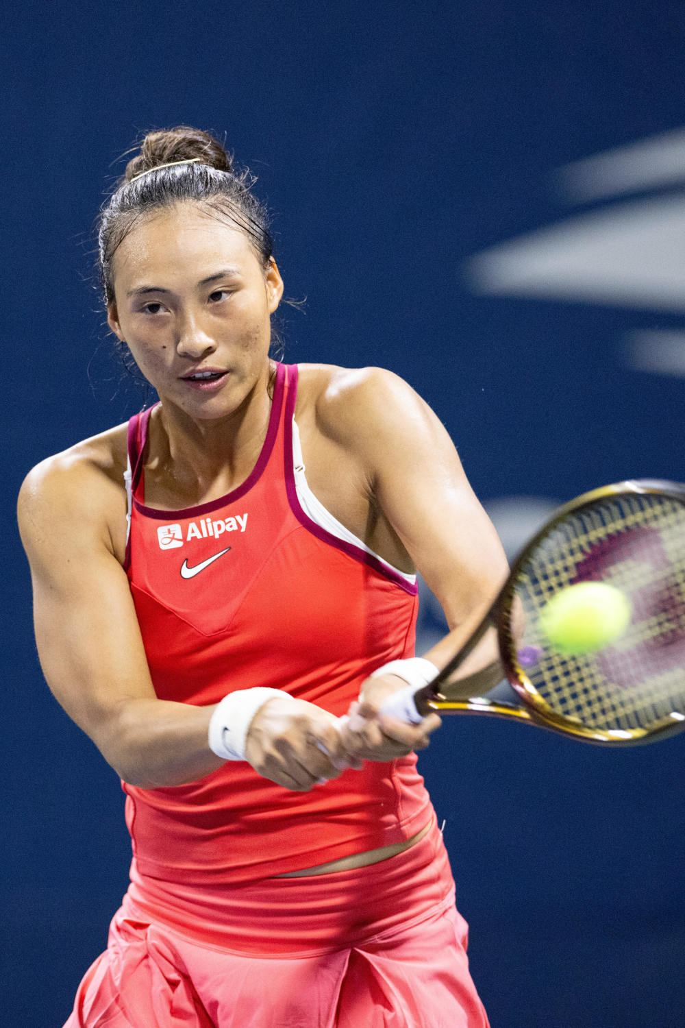 而是在世界 而是在世界